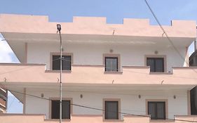 Casa Intera La Paghi Come Una Camera The Home With The Price Of A Room