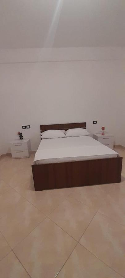 Casa Intera La Paghi Come Una Camera The Home With The Price Of A Room Durrës Exterior foto