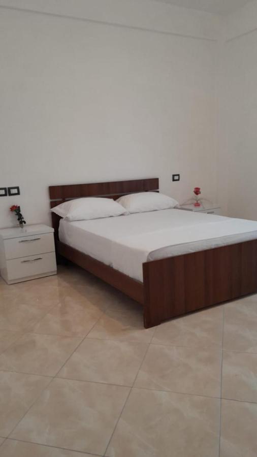 Casa Intera La Paghi Come Una Camera The Home With The Price Of A Room Durrës Exterior foto