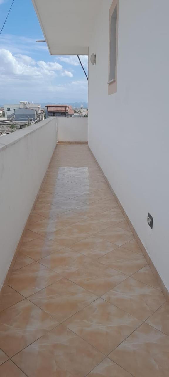 Casa Intera La Paghi Come Una Camera The Home With The Price Of A Room Durrës Exterior foto